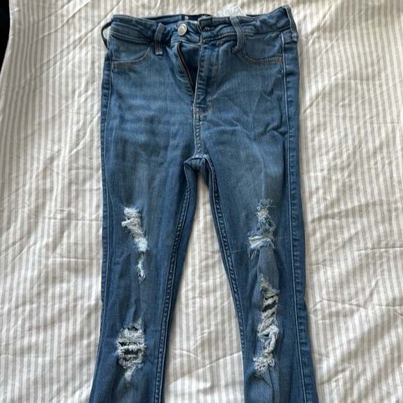 Hollister High-Rise Ripped Jean Legging - Size: 0R - Picture 1 of 4
